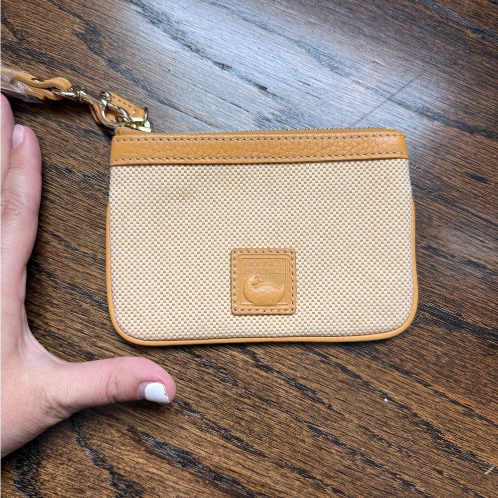 Dooney & Bourke Tan and Cream Wallet - Picture 2 of 5